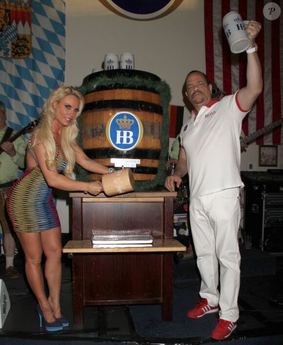 Nicole 'Coco' Austin et son mari Ice T presentent la biere Hofbrauhaus a Las Vegas Le 31 Mai 2013