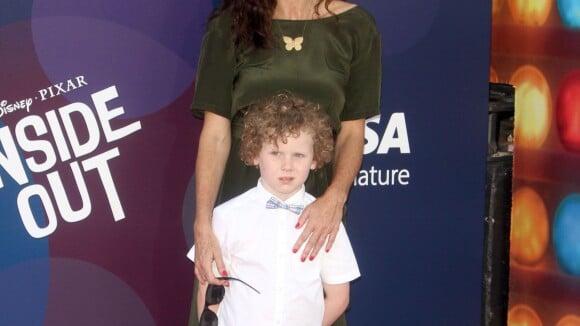 Minnie Driver et son fils Henry menacés : Un voisin leur mène la vie dure