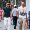 Justin Theroux se promène avec son ami le photographe Terry Richardson dans les rues de New York, le 28 juin 2014