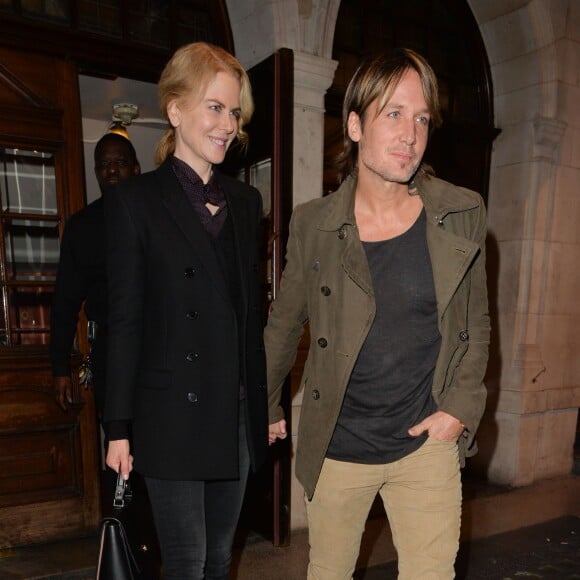 Nicole Kidman et son mari Keith Urban à la sortie d'un théâtre à Londres, le 1er octobre 2015 © CPA