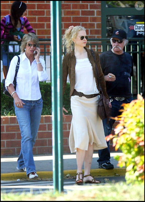 Nicole Kidman sort du cinéma avec ses beaux-parents Bob et Marienne Urban, Nashville, le 15 septembre 2006.