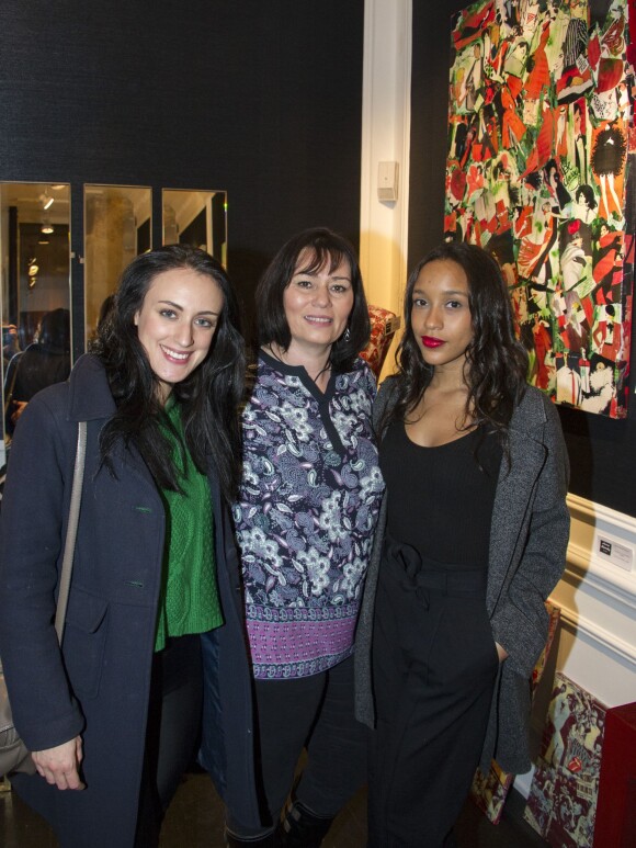 Celine Berti, Elisabeth Deshayes et Aude Forget - Cocktail pour le vernissage de l'exposition "Accords Croisés" by Papertorn by Anne Mondy (la fille de Pierre Mondy) au showroom Dedar à Paris, le 7 décembre 2015.