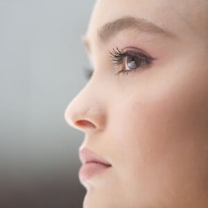 Lily-Rose Depp au défilé de mode "Chanel", collection prêt-à-porter printemps-été 2016, au Grand Palais à Paris le 6 Octobre 2015