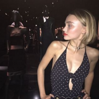 Lily-Rose Depp : Quand un bien banal décolleté agite la Toile...