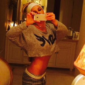 Britney Spears dévoile sa ligne et ses abdos en béton sur Instagram, décembre 2015.