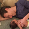 Marc Zuckerberg au comble de la joie avec sa petite fille Maxima âgée de deux semaines / photo postée sur Facebook, le 9 décembre 2015.