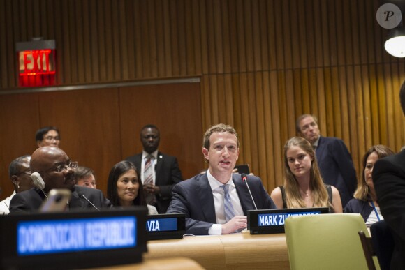 Mark Zuckerberg parle à l'ONU. En association avec Bill Gates, il désire donner l’accès internet à tous. New York le 26 septembre 2015