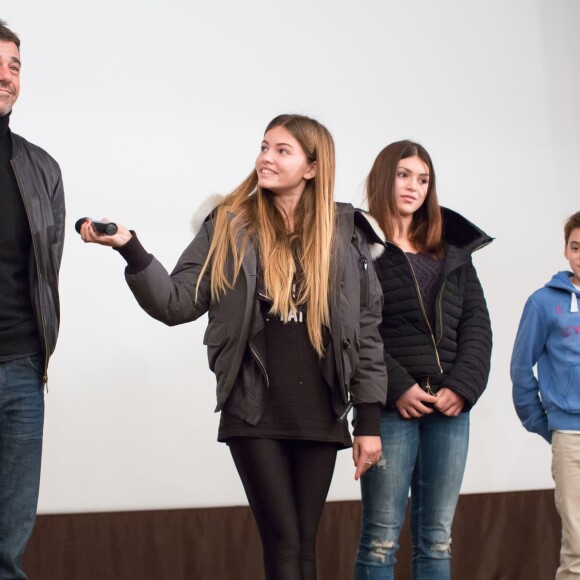 Exclusif - Thierry Neuvic et Thylane Blondeau avec les doublures de Thylane et Felix - Avant-première du film "Belle et Sébastien : l'aventure continue" au cinéma La Ramasse à Lanslebourg-Mont-Cenis le 20 novembre 2015.