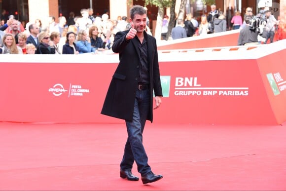 Thierry Neuvic (habillé en Fendi) - Tapis rouge du film "Belle et Sébastien" à Rome, le 17 octobre 2015.