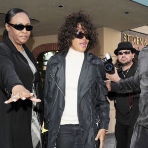 Whitney Houston sort de chez le médecin à Beverly Hills, le 10 mars 2010