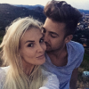 Marie Garet, candidate de Secret Story 5 et son nouveau boyfriend ! Elle est radieuse. Septembre 2015.