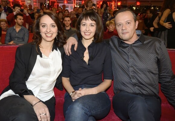 Valérie Bonneton entourée de sa soeur Nathalie Bonneton et de son frère - Enregistrement de l'émission "Vivement Dimanche" à Paris le 9 Décembre 2015 et qui sera diffusée le 13 Décembre 2015.