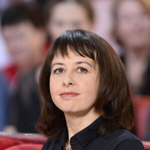 Valérie Bonneton - Enregistrement de l'émission "Vivement Dimanche" à Paris le 9 Décembre 2015 et qui sera diffusée le 13 Décembre 2015.