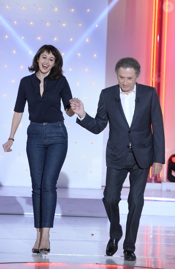 Valérie Bonneton et Michel Drucker - Enregistrement de l'émission "Vivement Dimanche" à Paris le 9 Décembre 2015 et qui sera diffusée le 13 Décembre 2015.
