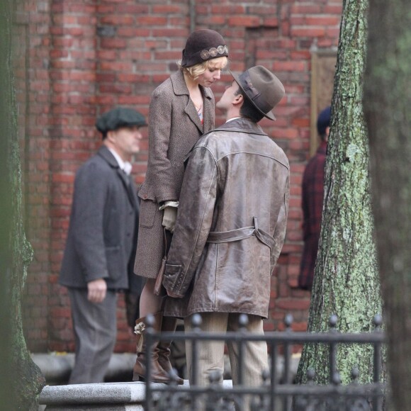 Exclusif - Ben Affleck et Sienna Miller s'embrassent sur le tournage de "Live by night" à Boston le 23 novembre 2015.
