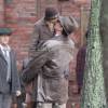 Exclusif - Ben Affleck et Sienna Miller s'embrassent sur le tournage de "Live by night" à Boston le 23 novembre 2015.