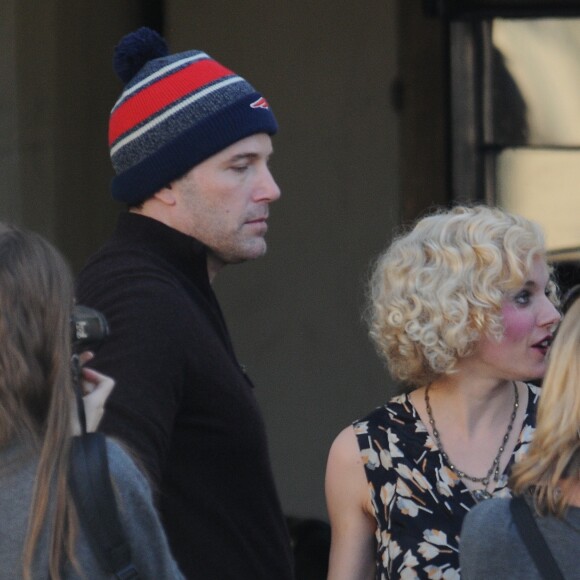 Ben Affleck et  Sienna Miller sur le tournage de Live by Night à Los Angeles le 7 décembre 2015.