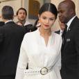 Selena Gomez quitte l'hôtel Royal Monceau à Paris. Le 26 septembre 2015