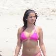 Exclusif - Prix spécial - Selena Gomez profite d'une belle journée ensoleillée avec des amis sur une plage à Puerto Vallarta au Mexique, le 15 avril 2015