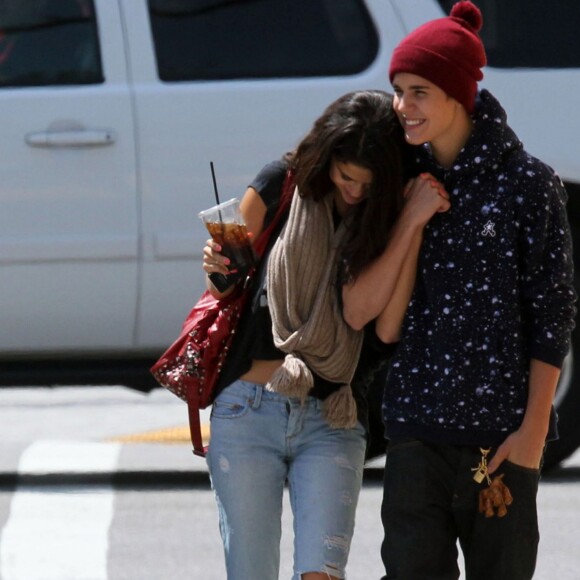 Justin Bieber et Selena Gomez dans les rues de Los Angeles, le 5 avril 2012