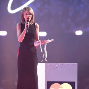 Taylor Swift - Scène des "BRIT Awards 2015" à Londres, le 25 février 2015.