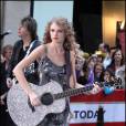 Taylor Swift se produit sur le plateau du TODAY show à New York, le 26 octobre 2010