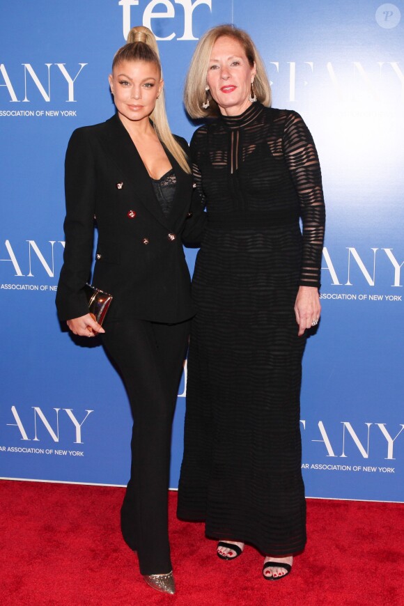 Fergie et Diane Sullivan lors du 76e dîner de bienfaisance de la Two Ten Footwear Foundation à New York, le 2 décembre 2015