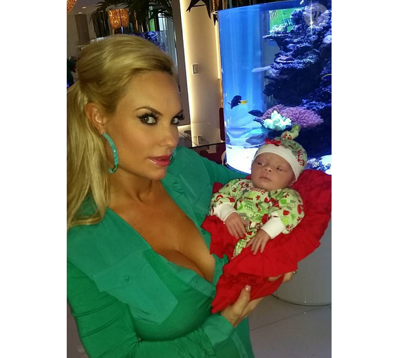 Coco Austin pose avec sa fille Chanel Nicole / photo postée sur Instagram au mois de décembre 2015.