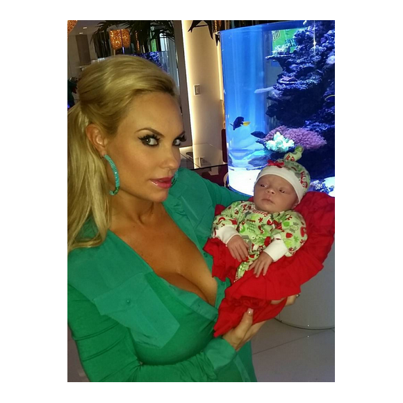 Coco Austin pose avec sa fille Chanel Nicole / photo postée sur Instagram au mois de décembre 2015.