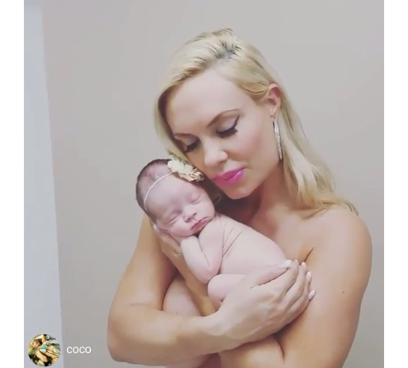 Chanel Nicole a réalisé son premier shooting photo avec sa mère Coco Austin / photo postée sur Instagram au mois de décembre 2015.