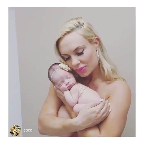 Chanel Nicole a réalisé son premier shooting photo avec sa mère Coco Austin / photo postée sur Instagram au mois de décembre 2015.