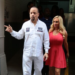 Coco Austin, enceinte, et son mari le rappeur Ice-T à la sortie de « SiriusXM Radio Station » à New York, le 29 juillet 2015