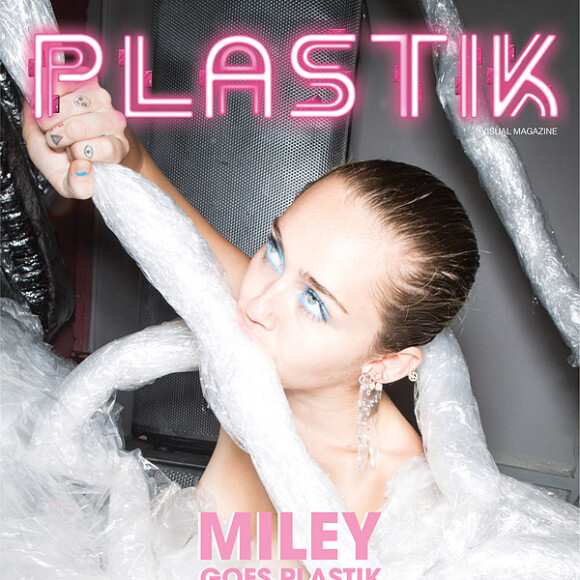 Miley Cyrus fait la couverture du magazine Plastik / décembre 2015