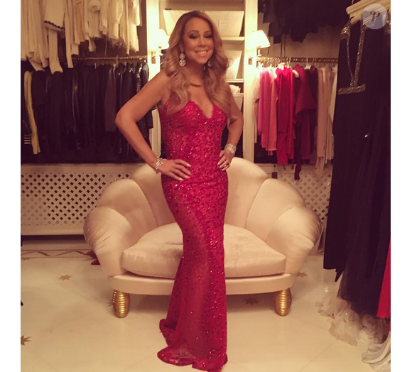 Mariah Carey toute mince dans sa belle robe rouge / photo postée sur Instagram au mois de décembre 2015.