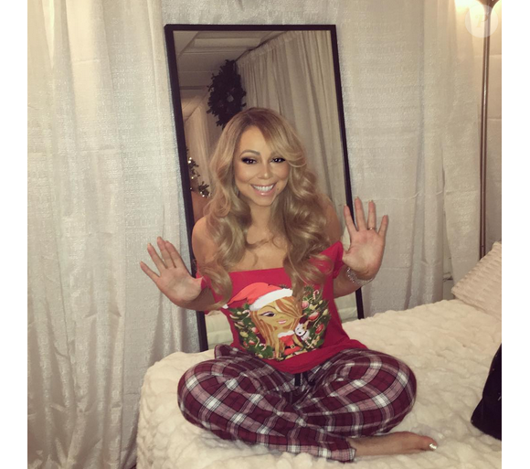 Mariah Carey adorable dans son pyjama de Noël / photo postée sur Instagram au mois de décembre 2015.