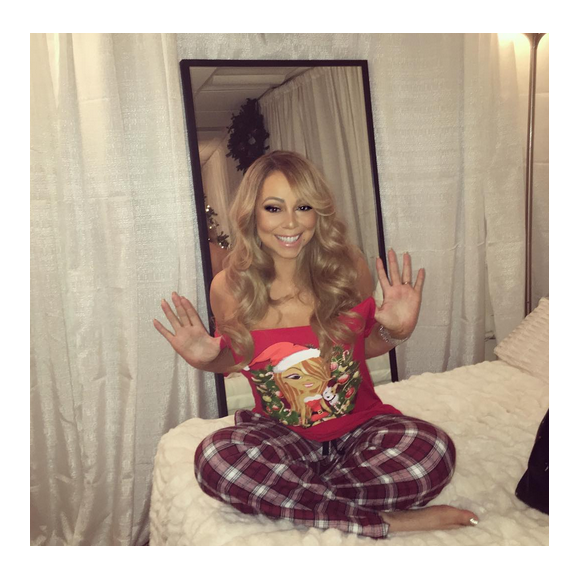 Mariah Carey adorable dans son pyjama de Noël / photo postée sur Instagram au mois de décembre 2015.