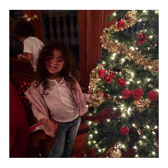 Monroe la fille de Nick Cannon et Mariah Carey prépare Noël / photo postée sur Instagram au mois de décembre 2015.