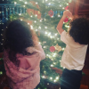 Monroe et Moroccan, les enfants de Nick Cannon et Mariah Carey, décorent le sapin de Noël / photo postée sur Instagram au mois de décembre 2015.