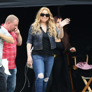 Mariah Carey sur le tournage de son nouveau film "A Christmas Melody" avec Lacey Chabert à Cincinnati dans l'Ohio, le 8 octobre 2015.