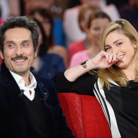 Vincent Elbaz et Julie Gayet - Enregistrement de l'émission "Vivement Dimanche" à Paris le 16 Décembre 2015 et qui sera diffusée le 20 Décembre 2015.