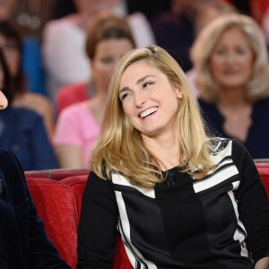 Vincent Elbaz et Julie Gayet - Enregistrement de l'émission "Vivement Dimanche" à Paris le 16 Décembre 2015 et qui sera diffusée le 20 Décembre 2015.