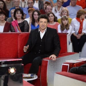 Patrick Bruel et Michel Drucker avec sa chienne Isia - Enregistrement de l'émission "Vivement Dimanche" à Paris le 16 Décembre 2015 et qui sera diffusée le 20 Décembre 2015. Invité principal Patrick Bruel