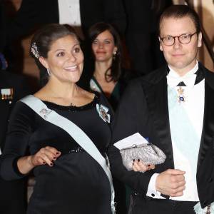 La princesse Victoria de Suède, enceinte, et le prince Daniel au gala de fin d'année de l'Académie suédoise, à la Bourse de Stockholm le 20 décembre 2015. 