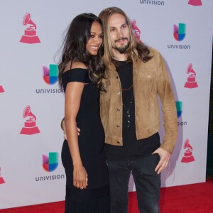Zoe Saldana et son mari Marco Perego - Personnalités lors de la 16ème édition des "Latin Grammy Awards" à Las Vegas, le 19 novembre 2015.