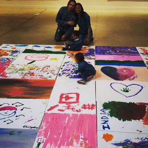 Zoe Saldana, son mari Marco Perego et leurs jumeaux Bowie et Cy / photo postée sur le compte instagram de l'actrice américaine, le 7 décembre 2015.