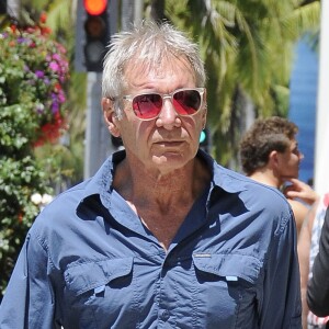 Harrison Ford se promène sur Rodeo Drive à Beverly Hills, le 14 août 2015.
