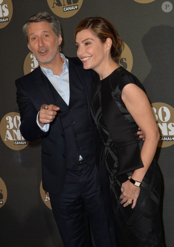 Antoine de Caunes et sa femme Daphné Roulier - Soirée des 30 ans de Canal + au Palais de Tokyo à Paris le 4 novembre 2014.