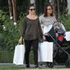 Exclusif - Shiri Appleby se balade avec sa mere Dina Bouader et sa fille Natalie Bouader a West Hollywood, le 25 octobre 2013  For germany call for price - Please hide children face prior publication Exclusive - Shiri Appleby, her daughter Natalie and her mother go for a stroll to Bel Bambini in West Hollywood, California on October 25, 201325/10/2013 - West Hollywood