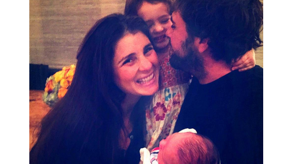 Shiri Appleby a accouché : La star de "Roswell" présente son bébé, chevelu