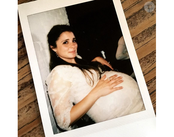 Shiri Appleby a posté une photo d'elle enceinte sur sa page Instagram au mois de novembre 2015.